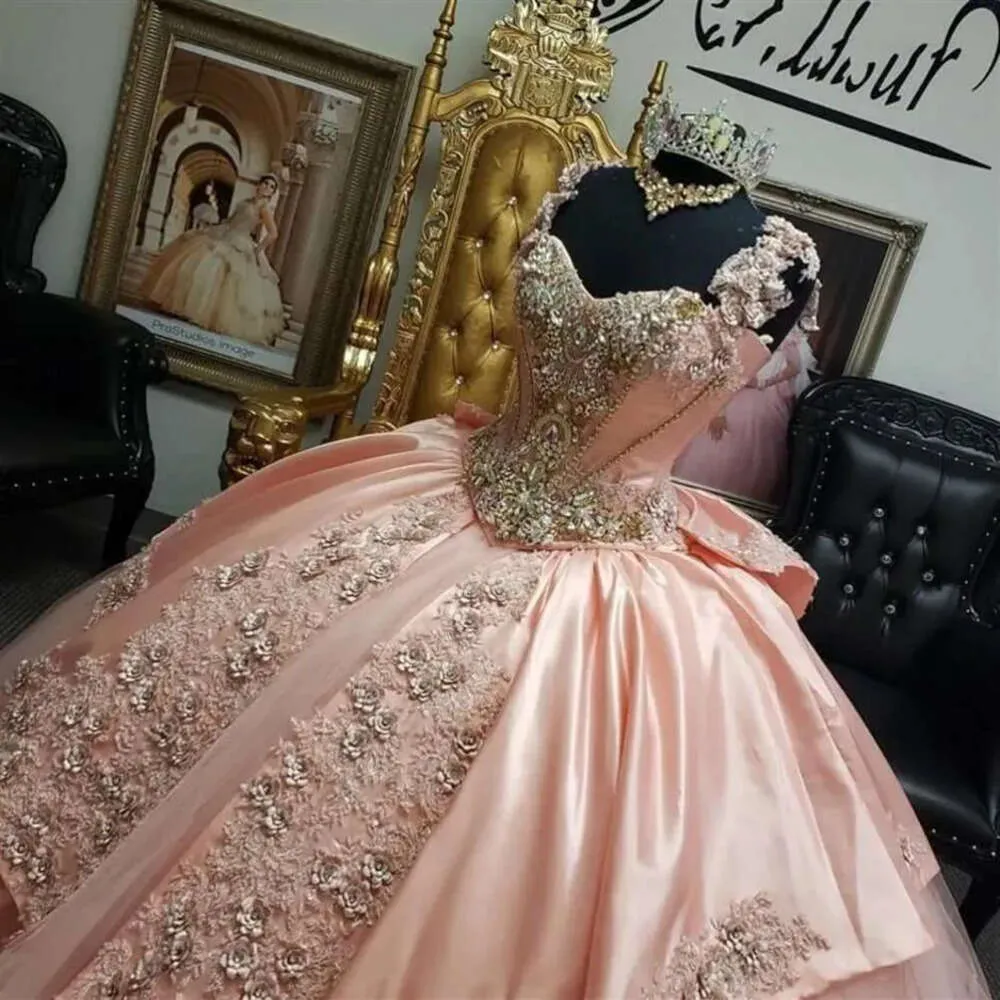 Abiti di perline cristalli di pizzo leggero Quinceanera Pink Applique cinghie corsetto posteriore senza maniche satinate personalizzata dolce 15 16 abito da ballo da pago principessa vestidos
