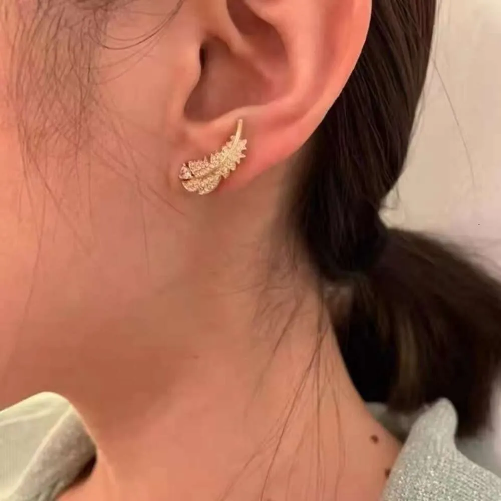 Swarovskis Ohrring Designer Frauen Frauen luxuriöser Mode -Charm Österreich Kristall Full Diamant Leichte Feder Ohrringe Feder perforiertes Kristallohrring