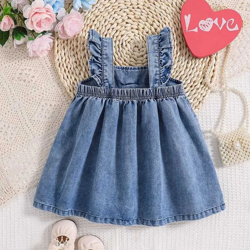 Vestidos de menina 2024 Novos suspensórios de jeans de roupas para garotas de verão para crianças Doces de manga voadora de manga voadora vestidos