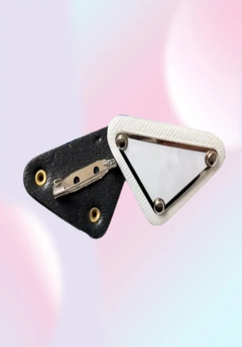 2 renk metal üçgen mektup broş en kaliteli broş takı erkekler için kadın moda aksesuarları hediyesi6416009