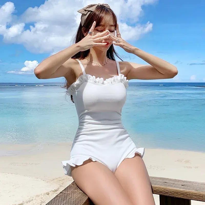 Costumes 2022 Nouveau coréen sexy push up en une pièce robe de maillot de bain monokini coupé de maillots de bain femme nage baignade