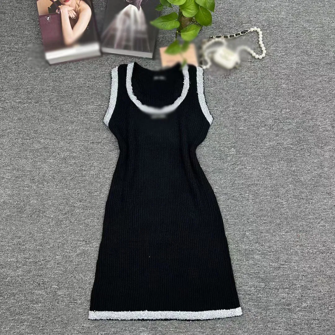 24SS Женское платье новое дизайнерское платье роскошное бренд высококачественный женский платье модное женское топ-платье вязаное вязаное рукавочное изящное платье Сексуальное платье Эластичное узкое мини-юбка
