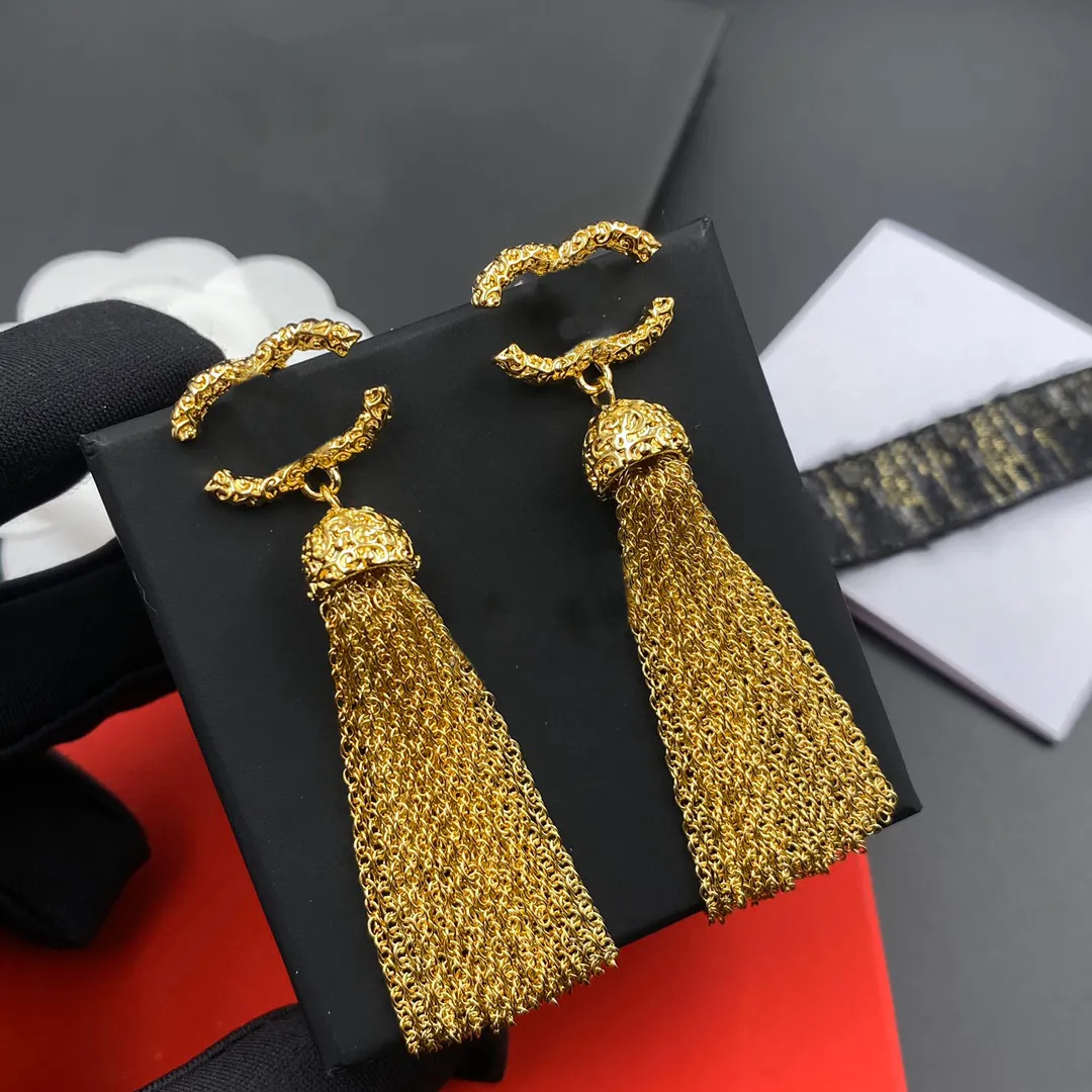 Orecchini designer placcati in oro 18K Orecchini di marca di lusso per lettere di marca Nappa famosa Donne Brass Rhinestone Earring Wedding Party Eargrop