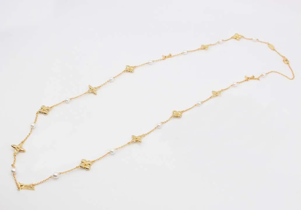 2024 Роскошное качество подвесное ожерелье с цветочной формой в пустой дизайнере в 18 тыс. Золота