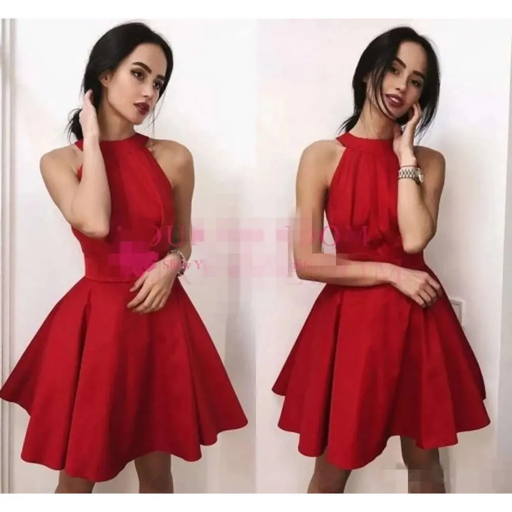 Red Halter -jurken 2019 Satin Simple Homecoming mouwloze korte mini -staart feestjurk prom ball junioren formeel slijtage op maat gemaakt