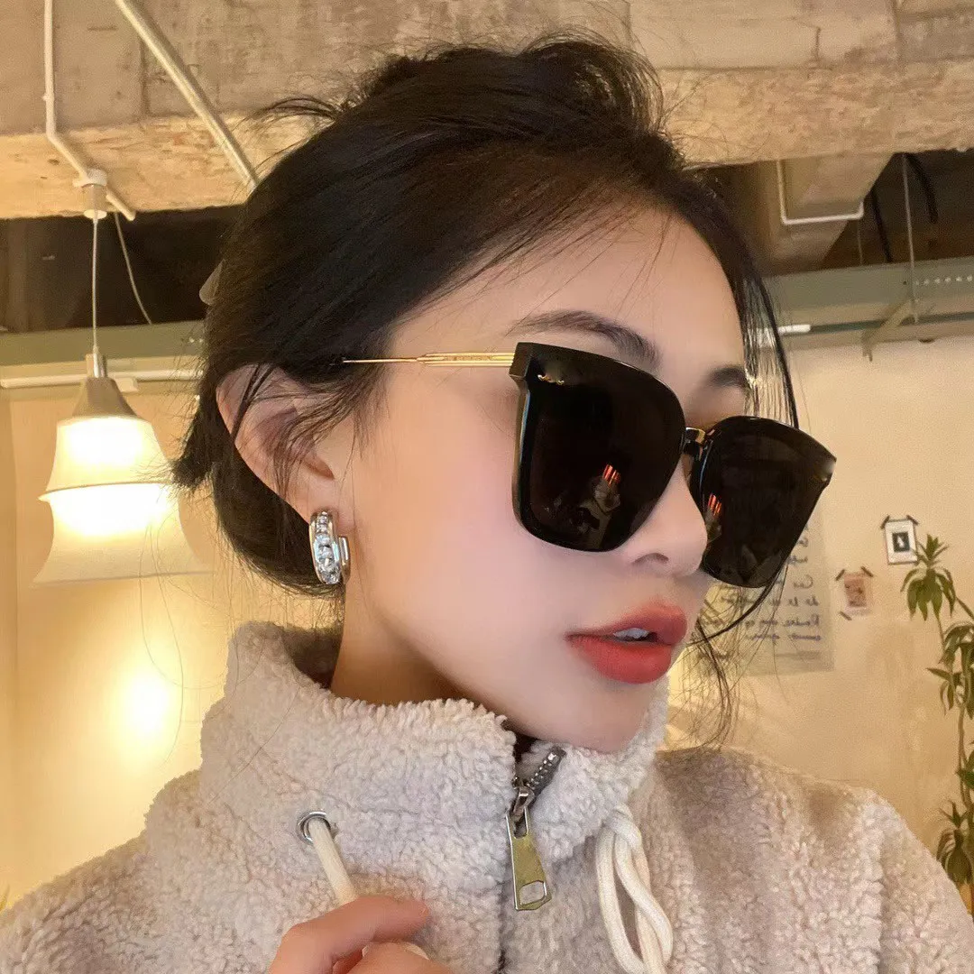 Star with 2024 new sunglasses cat-eye sunglasses high appearance level plate retro Korean version big face slimming sunscreen ins