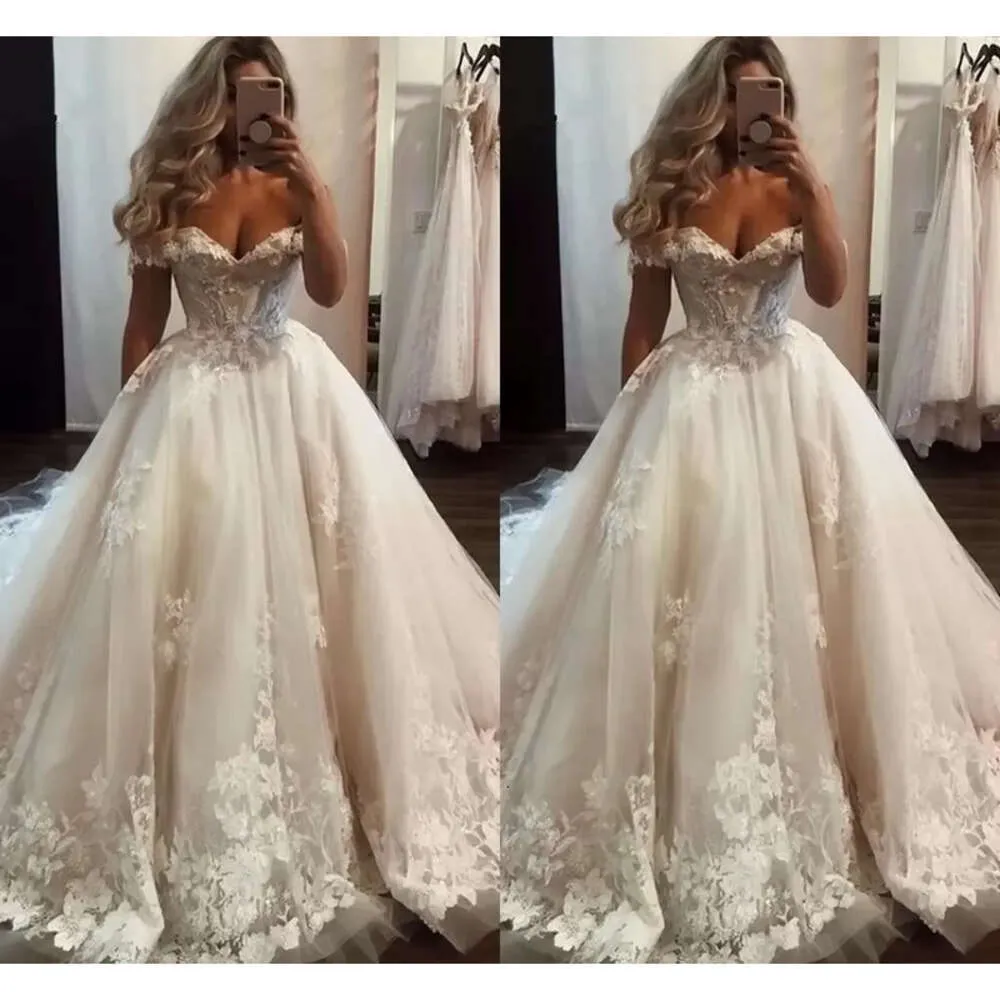 Robes de mariée magnifique robe de mariée à balle sur le train applique de dentelle épaule Train de fête sur mesure pour des robes de fête plus taille Vestido de Novia S