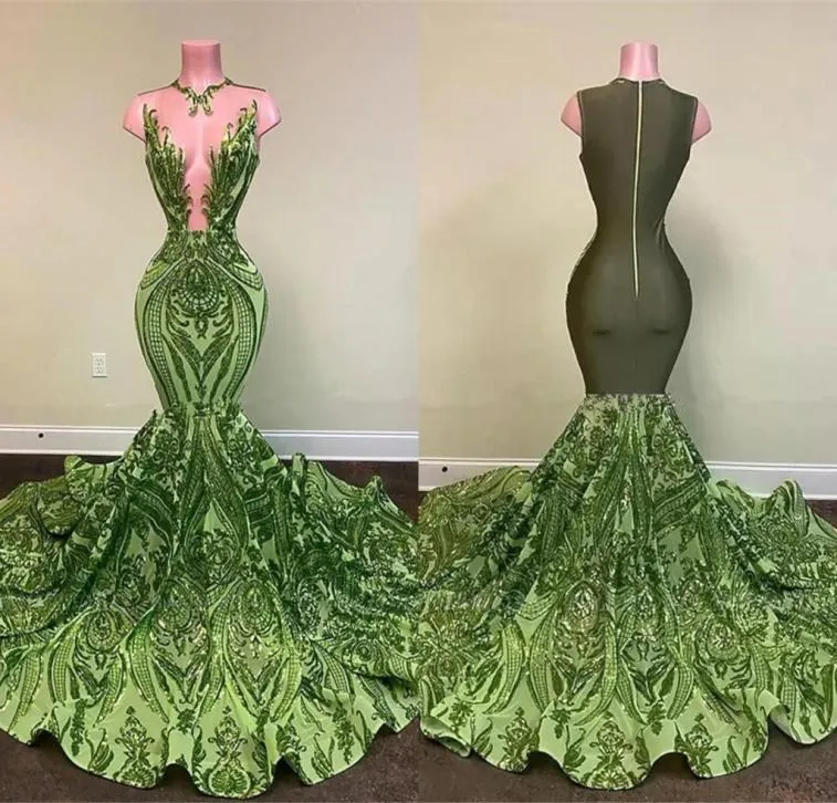 Robes de bal en dentelle verte gorgous Sirène sexy appliques à cou transparente Cap