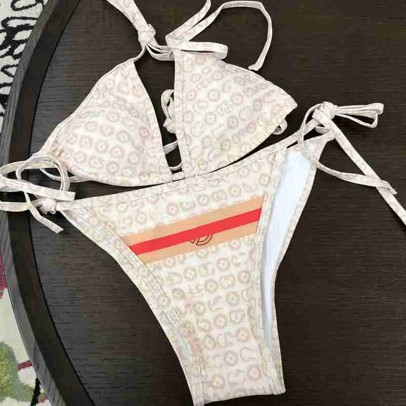 Designer de maillots de bain féminin Sexy Bikini Spice Bathing Fssue Briess à taille balise de la plage de la plage de plage de la plage décontractée