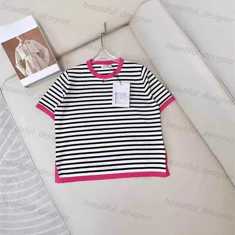 Fashion Designer Women's Tshirt 2024 all'inizio della primavera Nuova età minimalista riducendo abbellimenti ricamato a strisce a strisce a maglia