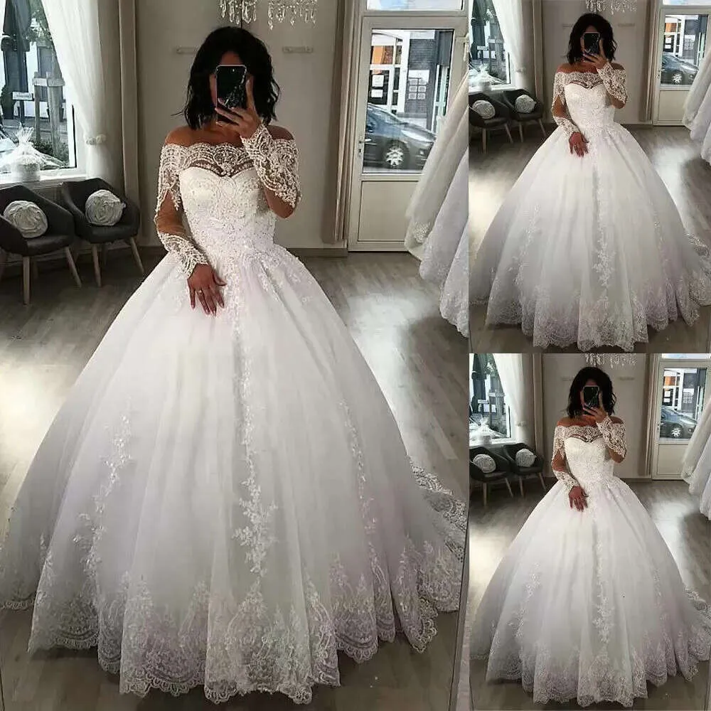 Scalloped neckline wedding dress deals