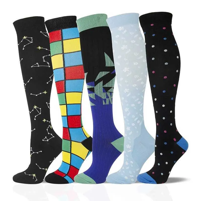 Socks Hosiery 2020 Neuankömmlinge Kompressionsstrümpfe lustige Sportsocken Unisex Outdoor -Laufraddruckstrümpfe Fußball Socken Krankenschwester Y240504