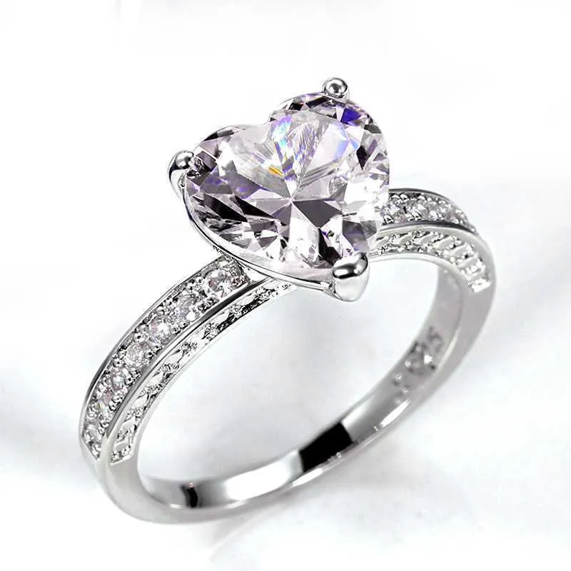 レディングリングデザイナー豪華な絶妙な結婚指輪セットAAAハート型光沢のあるピンクのクリスタルジルコンリングファッションジュエリーソリティアリング