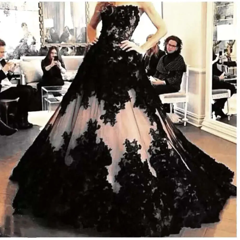 Elegantes Vestidos De Novia Negros De Una Línea A: Vestido De Tul