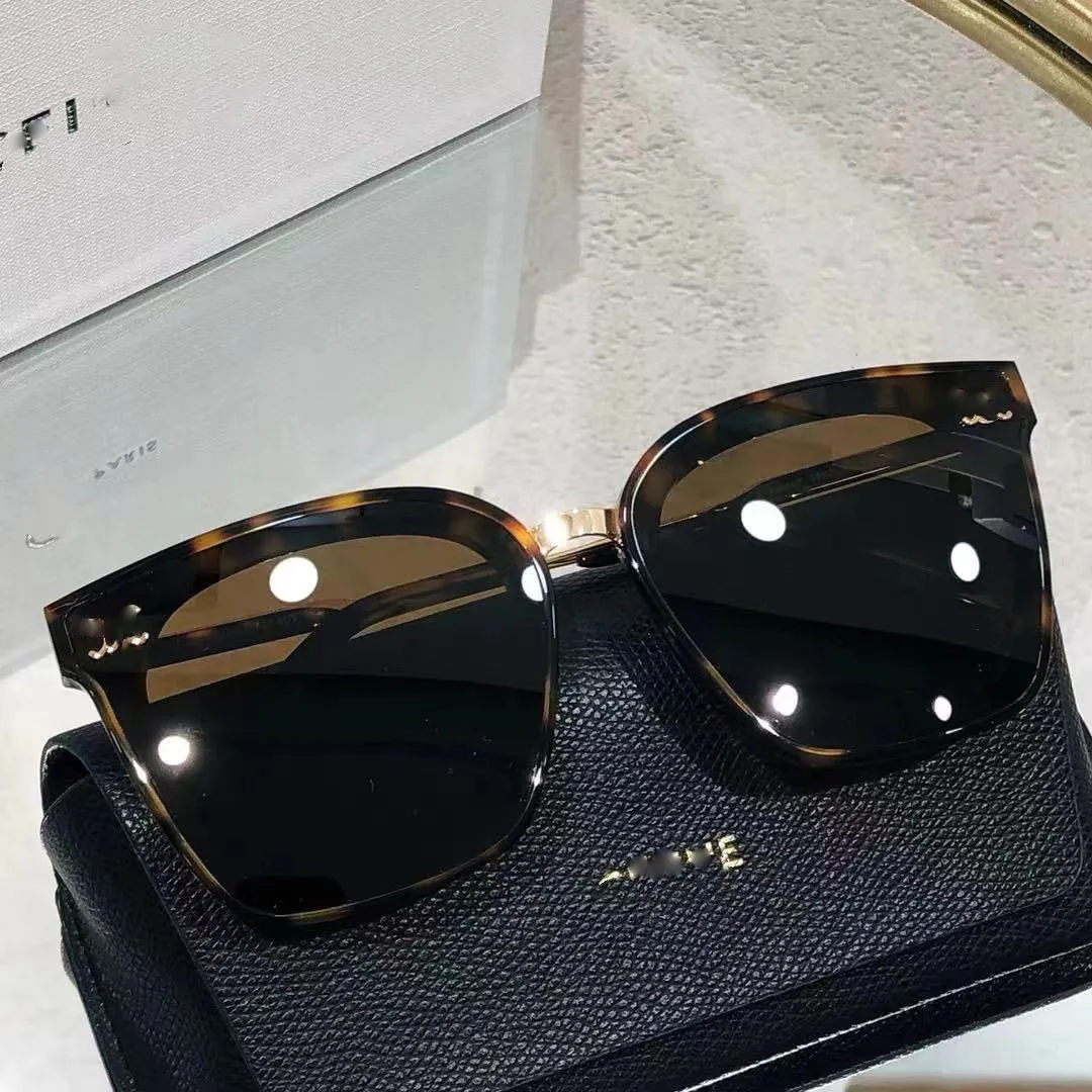Star with 2024 new sunglasses cat-eye sunglasses high appearance level plate retro Korean version big face slimming sunscreen ins