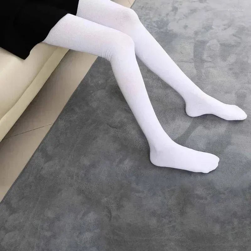 Chaussettes féminines 2024 Coton de genou 80 cm Coton haut sur les bas pour les femmes Girls Super Long Stocking Autumn Hiver