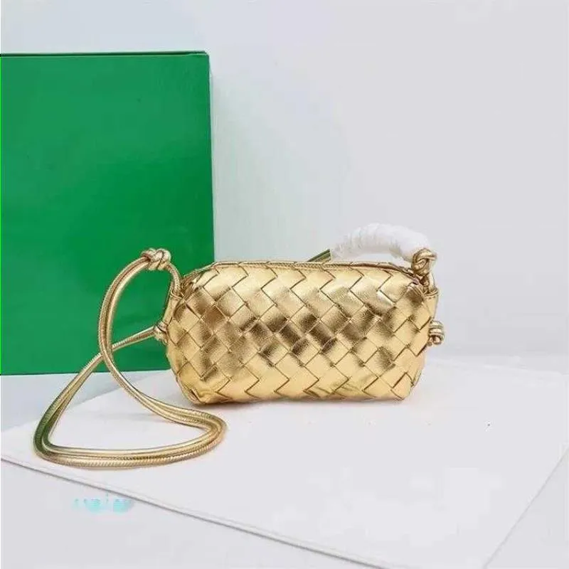 10a Fashion Zipper Clutch Mini Bag crossbody lädervävd handväska Lady Designer Bag Magnet Bag Camera Vanlig lyxig axelklaff Bra fnke