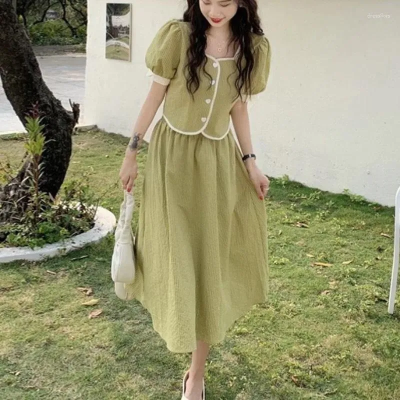 Simple dressing for girls shop