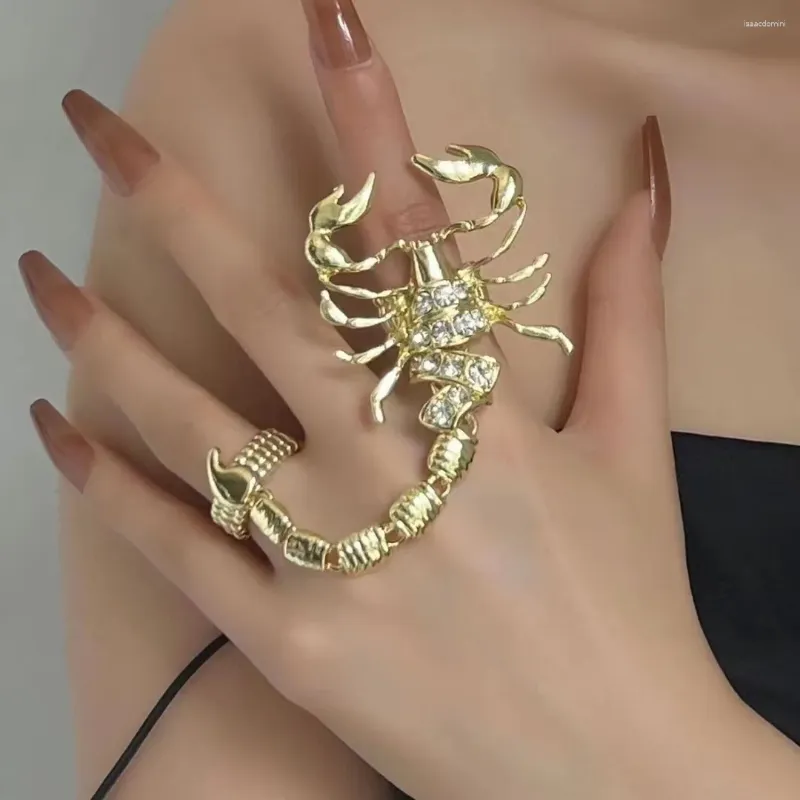 Pierścionki klastra fajne dziewczyny pceny pisklęta metalowy łańcuch skorpionowy żeński hip -hop punkowy przesadzony odcinek unikalny biżuteria palca wskazującego