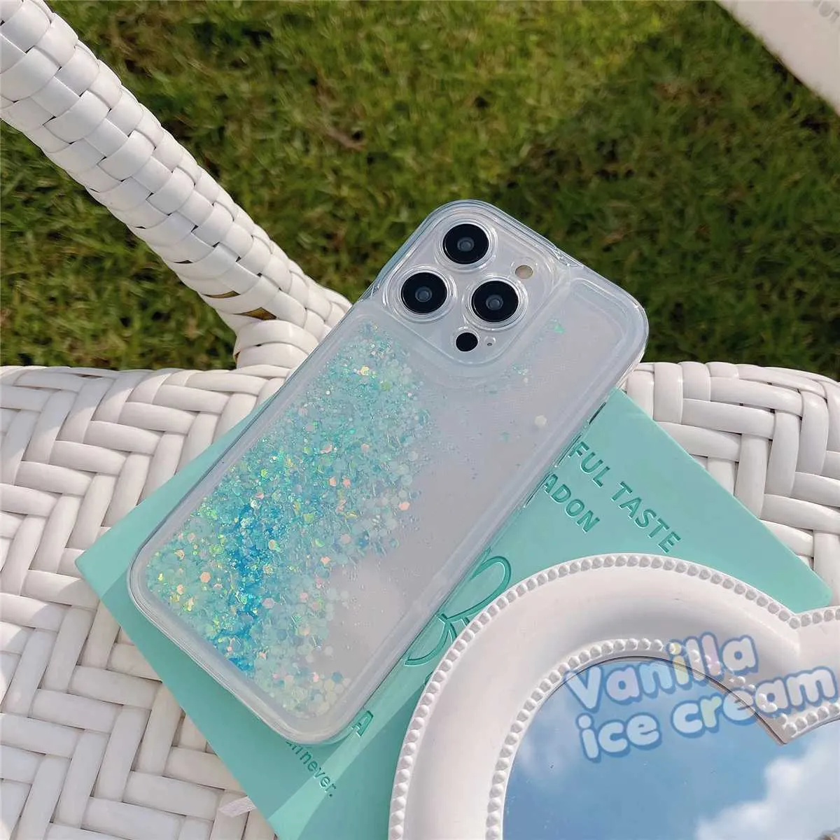 Cep telefonu kılıfları parıltı koyu aydınlık ışıltılı sıvı neon kum telefon kasası telefon için 15 Pro 11 13 14 12 Pro Max Bling Sequins Quicksand Net Cover