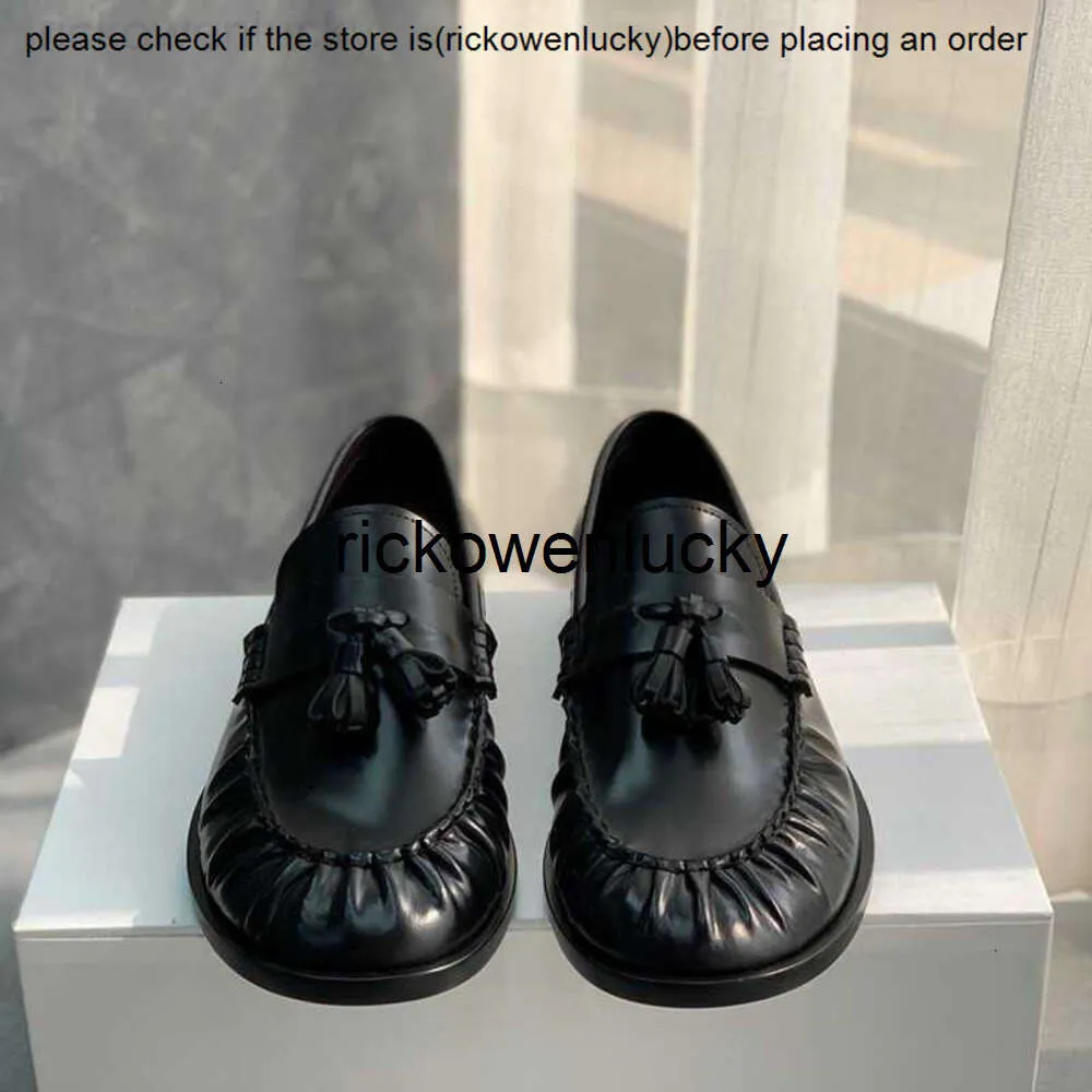 The Row Shoes Row Leather The Tassel é o original para a pequena multidão.Sapatos de salto plano inglês feminino sapatos pequenos de couro casual ud7h