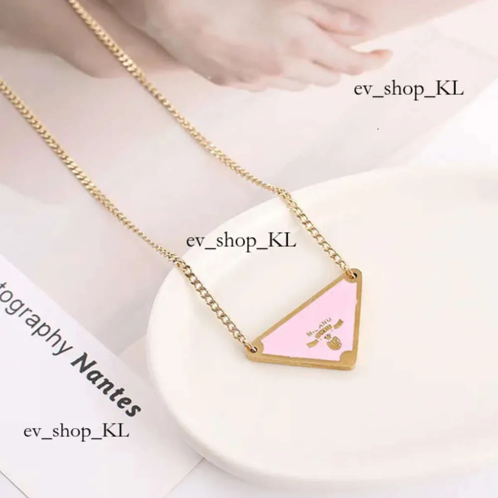 Designer Jewelry Gold Silver Triangle Pendants Female Tiffanyjewelry Couple Gold Chain Pendant Prades Bag Necklace Jewelry Gift Jewelry Woman Accessories 207