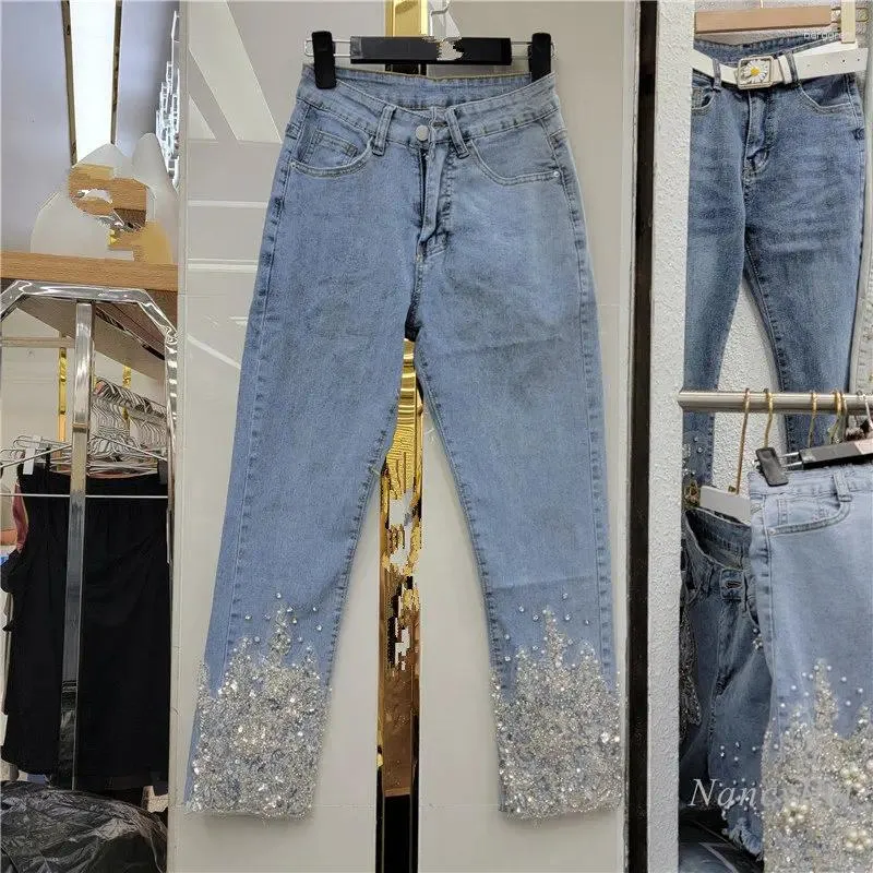 Jeans féminins 2024 Coux de dentelle d'été Pantalons denim de dimension des femmes Perles à industrie lourde à la mode