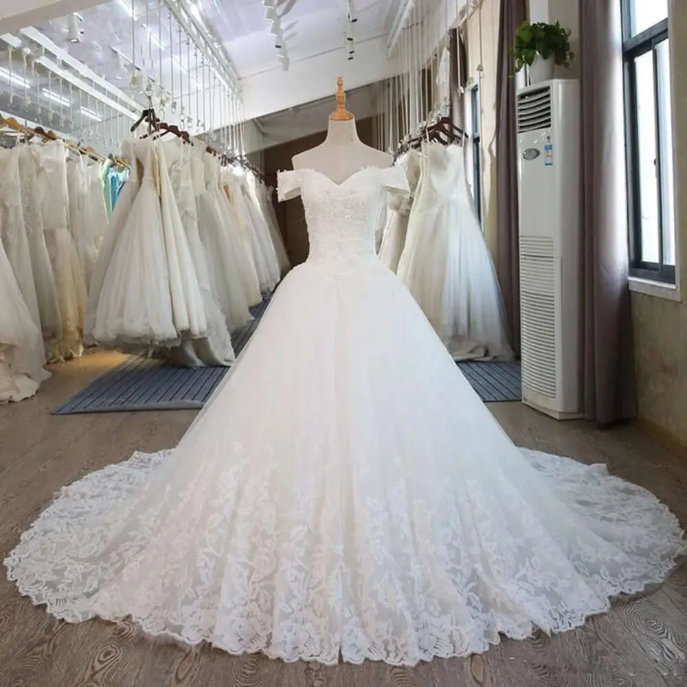 L'élégante épaule s'habille 2021 en dentelle appliquée de balayage de balayage de balayage corset de mariage robe de mariée