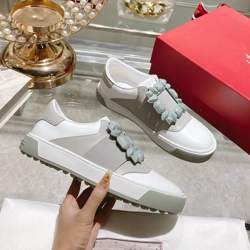 Designer Sneakers blancs Viers Womens Casual Chaussures offrant des accents de pierre de pierre de pierre de pierre rouge brillants