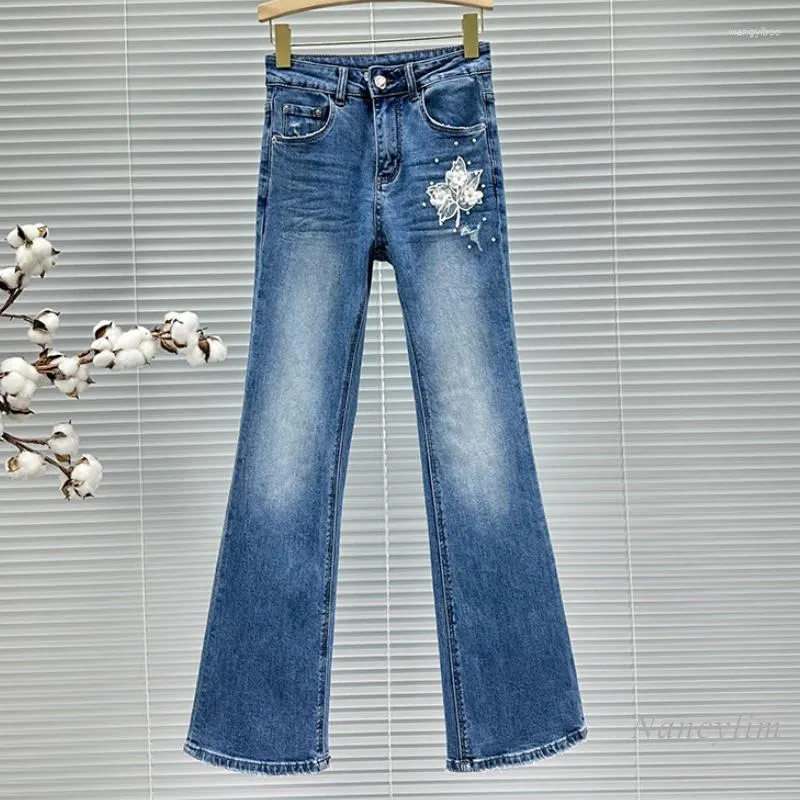 Jeans feminino Flor de bordado com miçangas azul magro para mulheres Primavera e verão 2024 Cantura alta Slim Fit Bell Bottom Pants Street