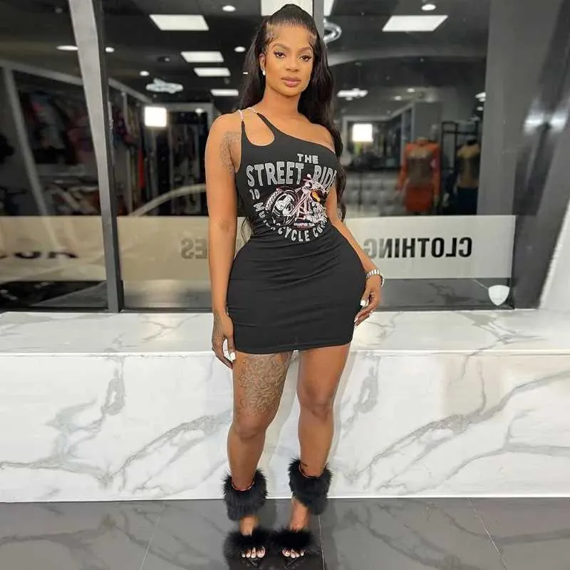 ANJAMANOR One-Shoulder Black Letter Printed Polyester Club Mini