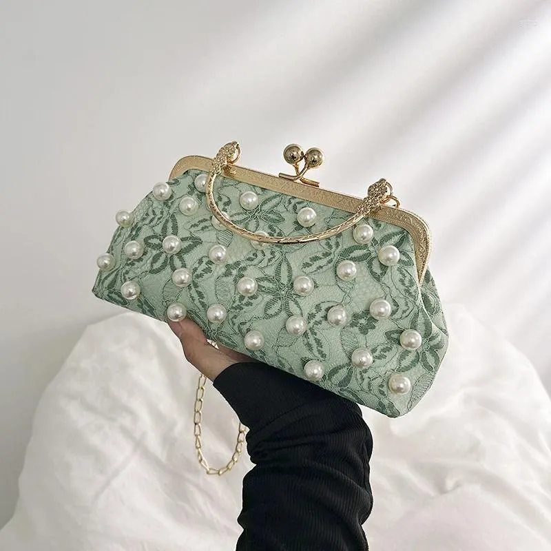 Schoudertassen meid tas pearled handtas voor vrouwen 2024 mode kant bloem dame messenger metaal frame luxe feestavond