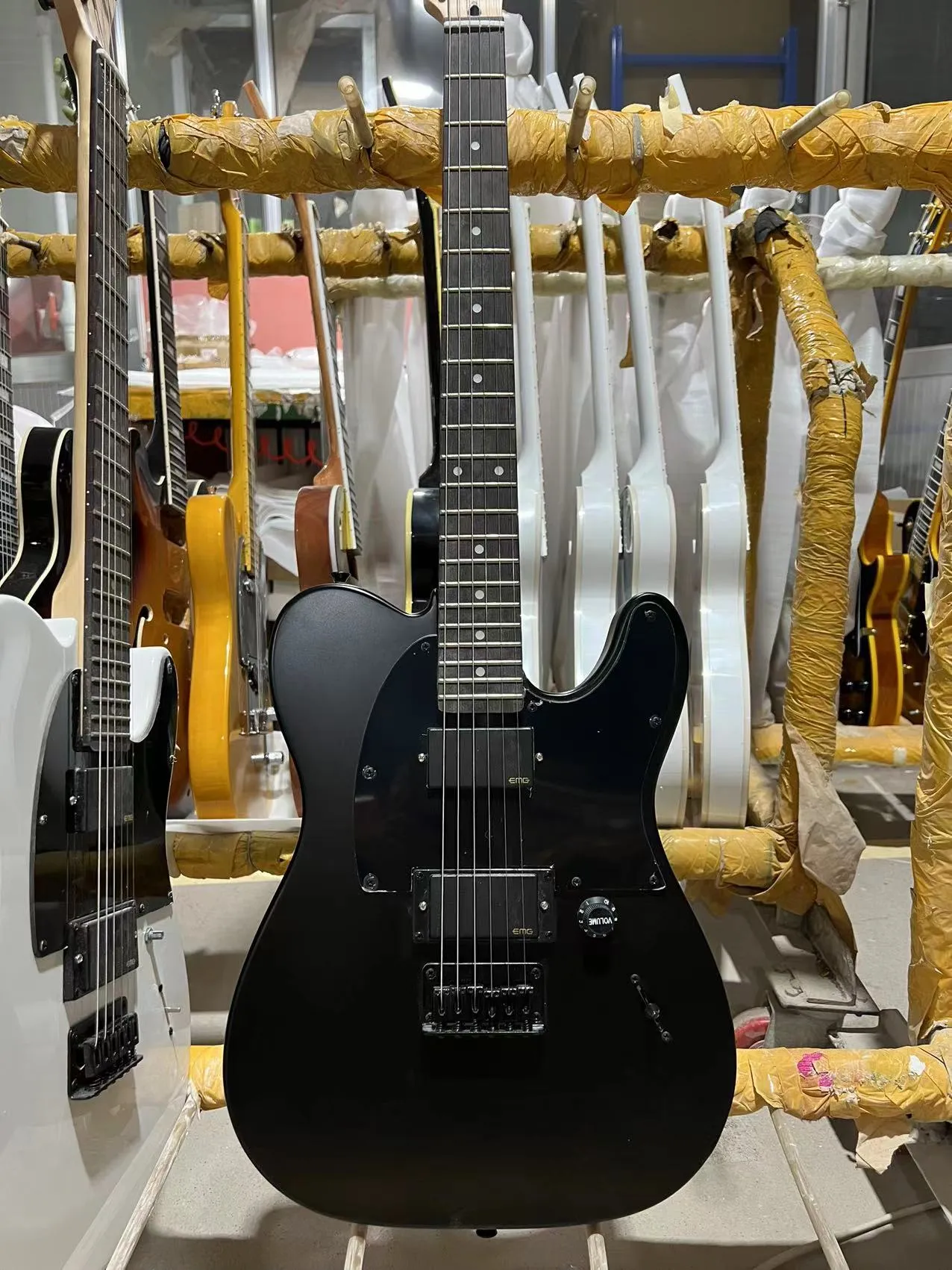 Jim Root signature 6-string electric guitar with mahogany body and