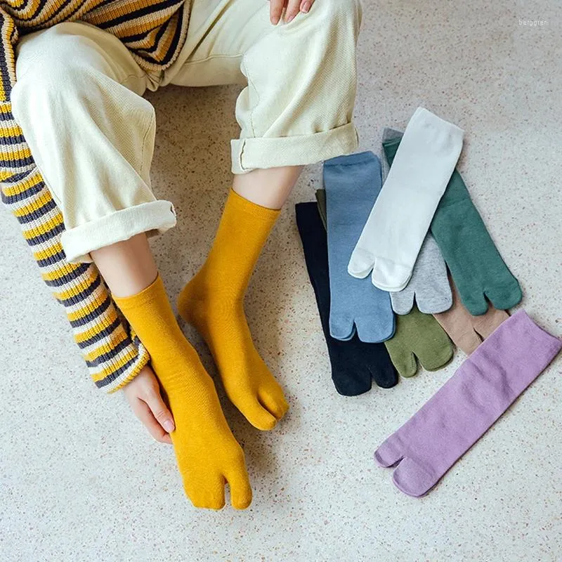 Mulheres meias divididas de dedos de dedão sólida cor de sólida confortável tubo médio dois dedos