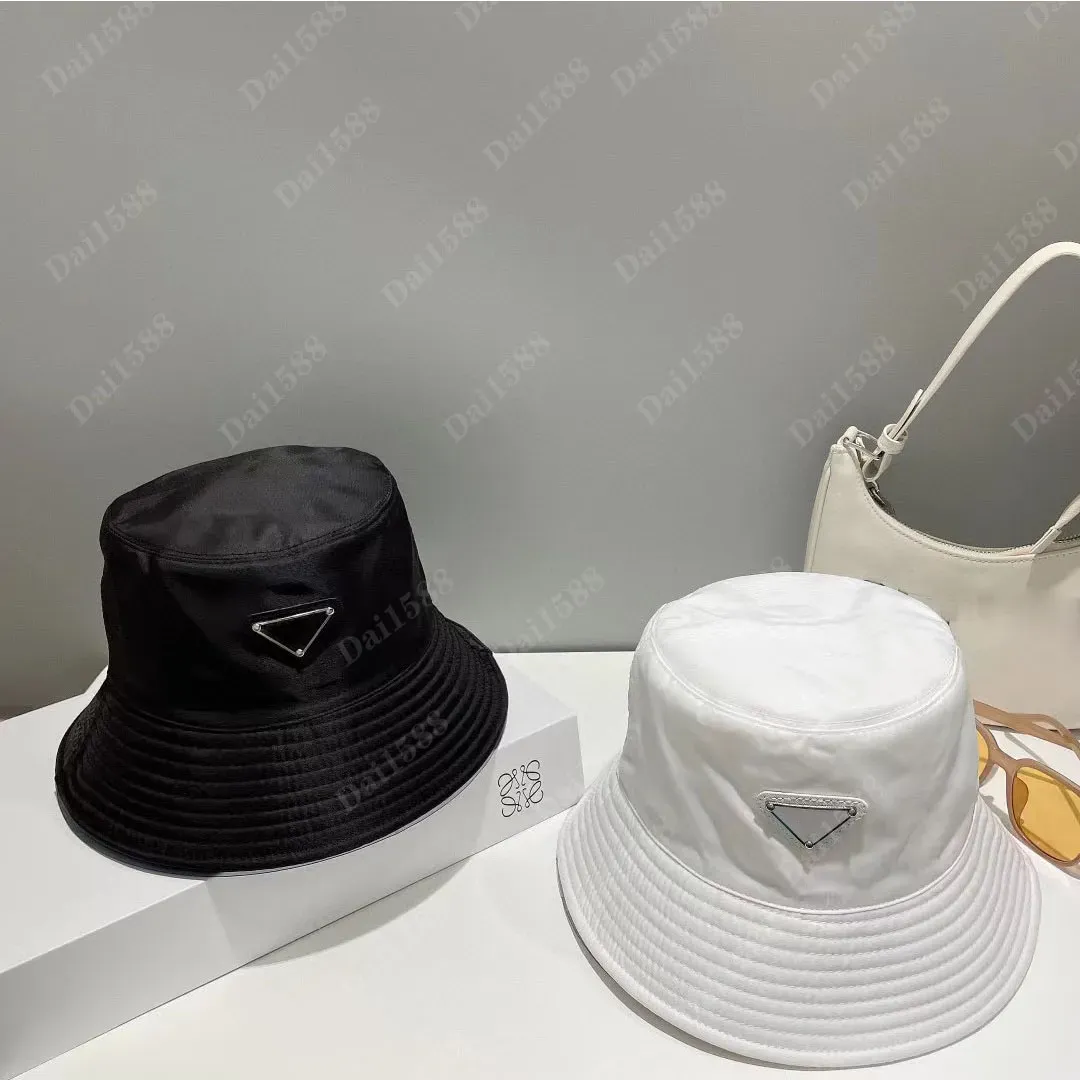 Chapéus 23SS Fashion Bucket Hat Beanie Casquettes pretos Brancos brancos Buckets Hats Mulheres homens Caps Baseball Patchwork