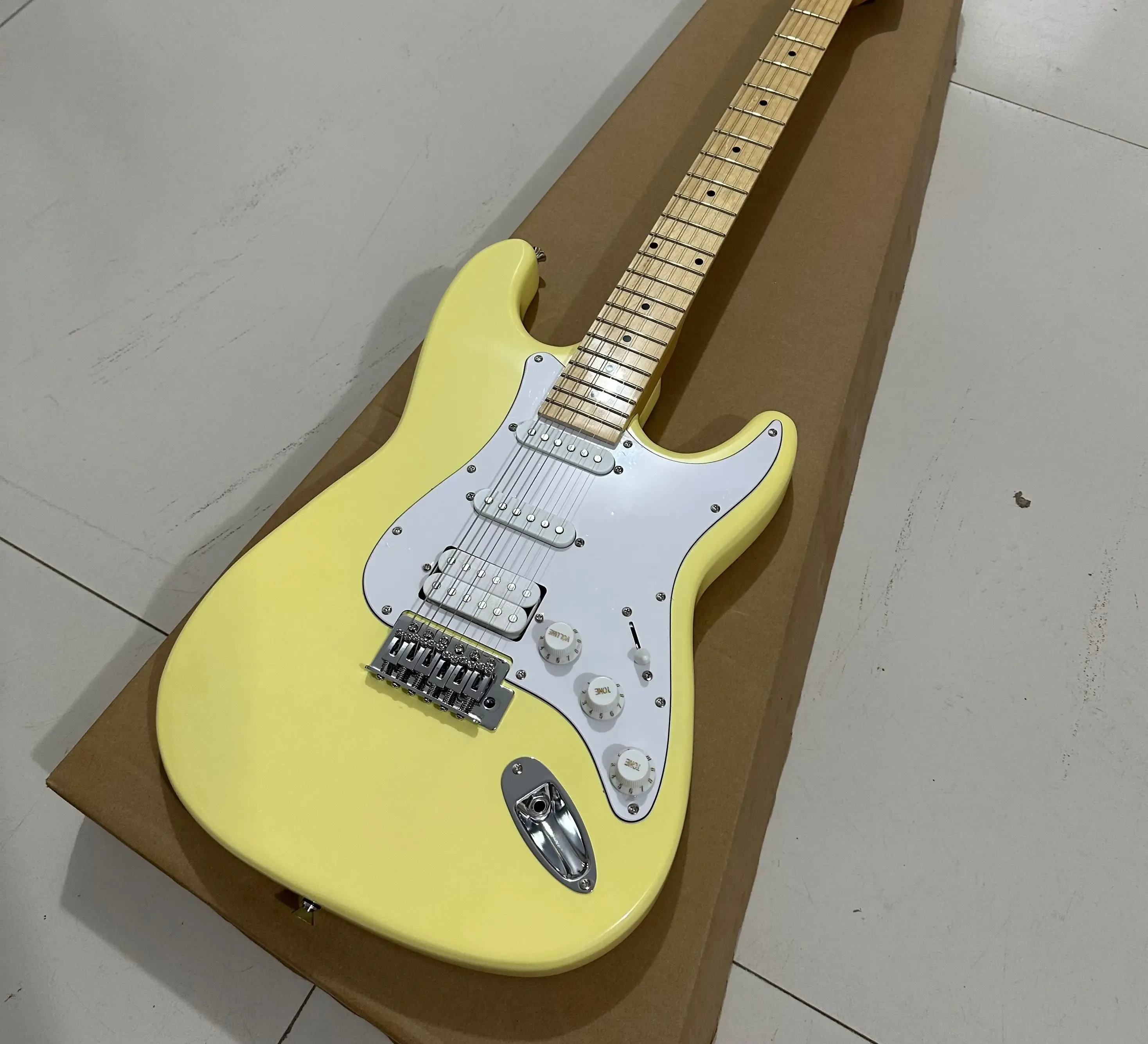 Chitarra per chitarra elettrica, colore giallo crema, tastiera scollop, corpo in mogano, spedizione gratuita