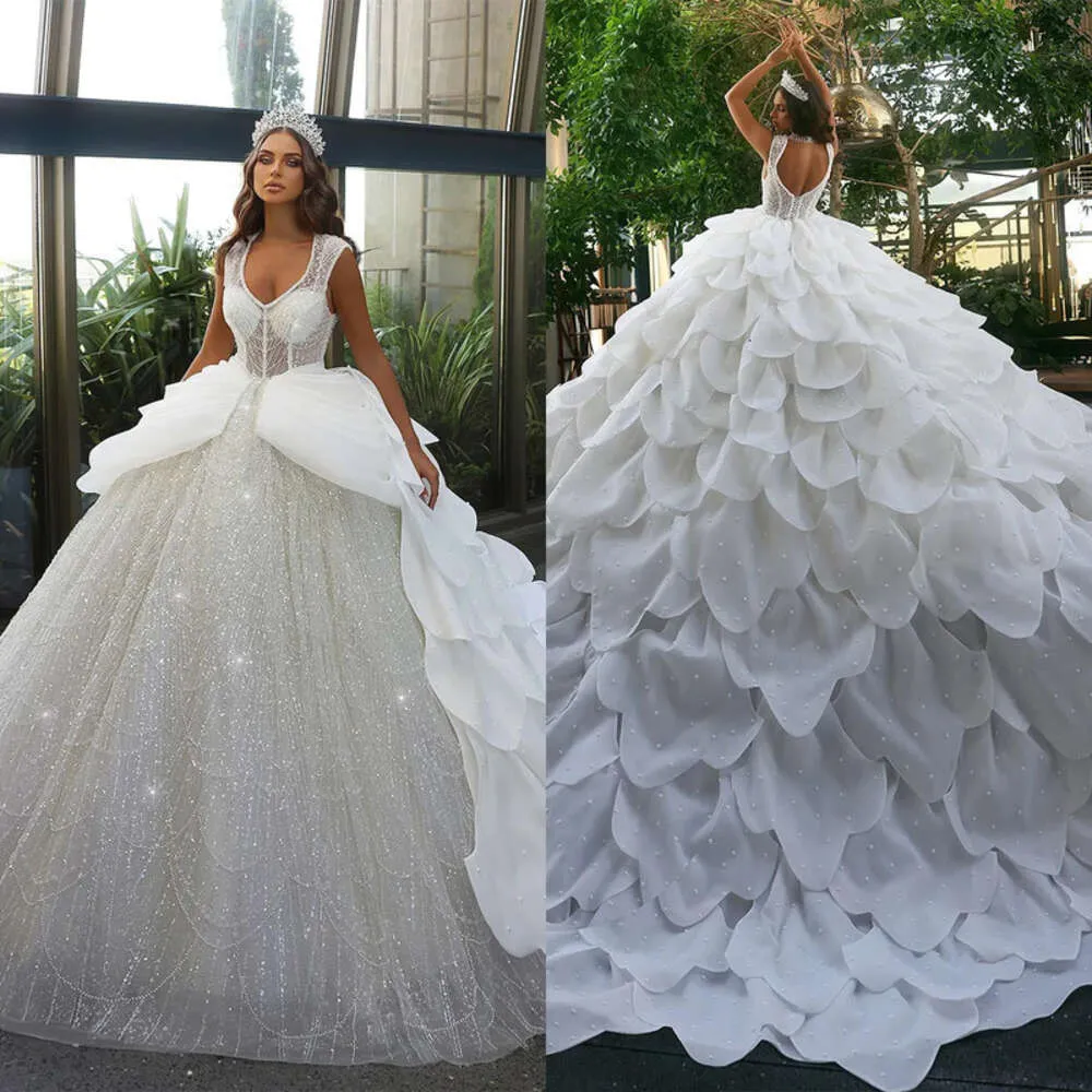 Spitzenschaufel leuchtende Bewerber Wunderschöne Kleider Ball Hochzeit mit Rückenless Perlen Court Custom Made Plus Size Bridal Gown Vestidos de Novia
