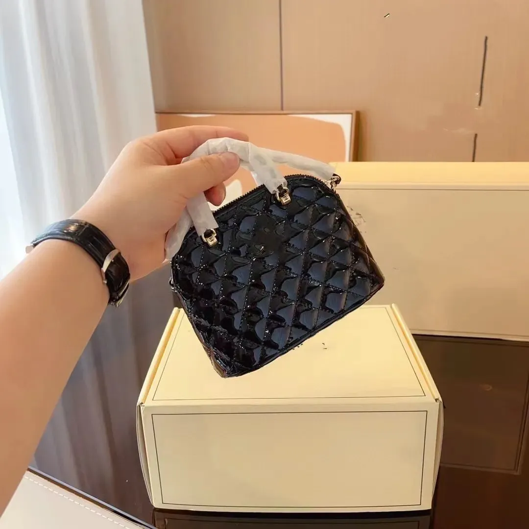 DHgate.com:Exquisite Medium Handbag for Women - Classic