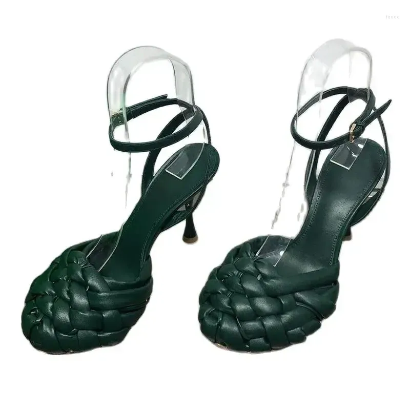 Сандалии 2024 Плетеное сплетение с закрытыми пальцами на высокую каблук Женская Женская Женская Блаженка