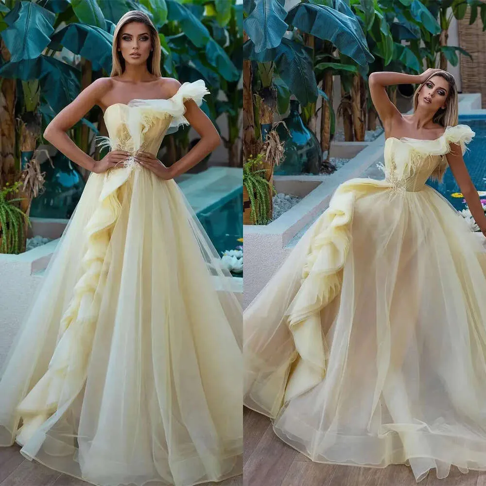Sukienki na ramię jeden bez rękawów ślubny czarujący kandydaci tiulowy warstwowy projekt designerski podłoga długość podłogi niestandardowa suknia ślubna vestidos de novia