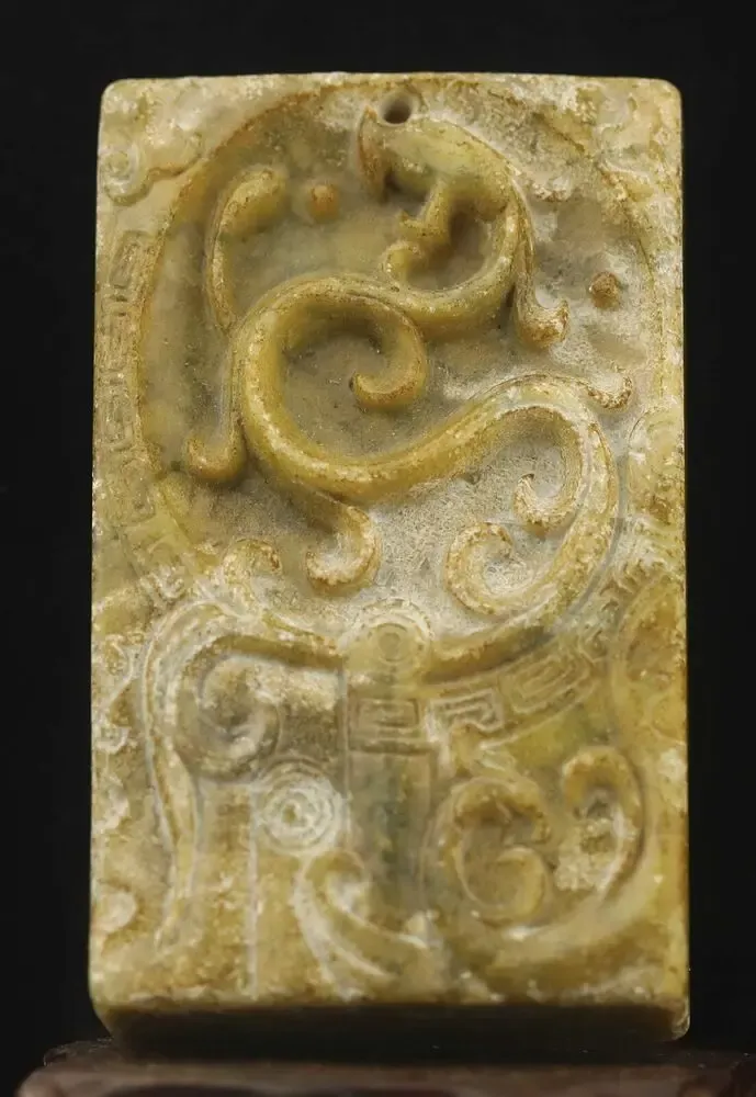 Sculpturen Old Natural Jade Handcarved Standue of Dragon Pendant