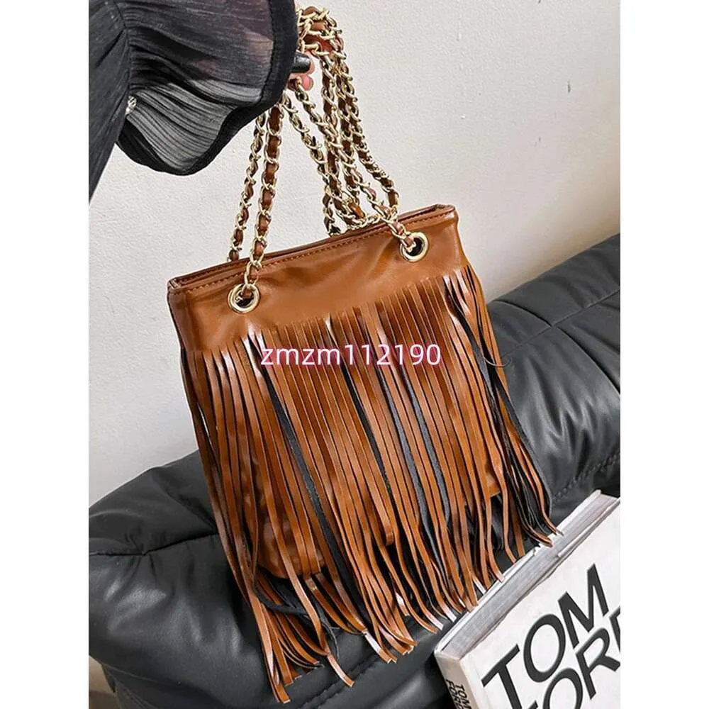 2024 Shoulder Bags Fashion Retro Womens Tassels Crossbody Messenger Bag Large Capacity Niche Boho Handlebags Summer Ladies Commuter Totes