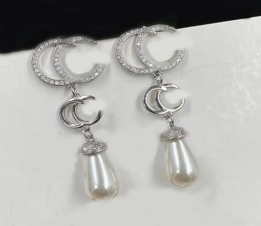 2022 NIEUWE CHARM EARBREGS Mode Luxury Merkontwerper Pearl Dangle Earrings Wedding Party Kerstcadeau Kwaliteit Sieraden met doos 2041676