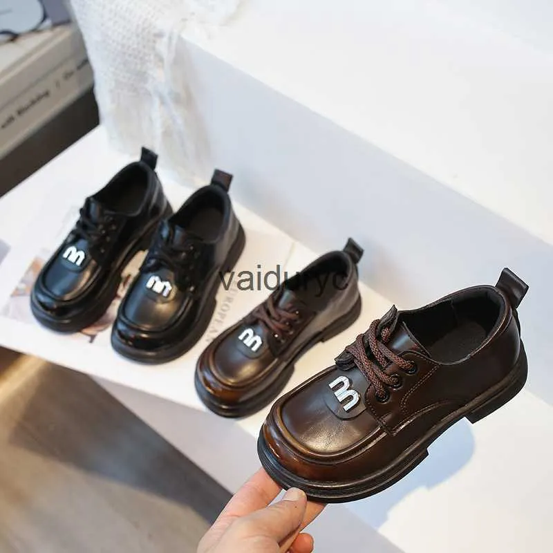 Sneakers Boys Black Small Leather Chaussures pour le printemps et l'automne 2024 ÉCOLE ENFANTS ÉCOLE GUISS Bébé avec un costume Robe Performance H240507