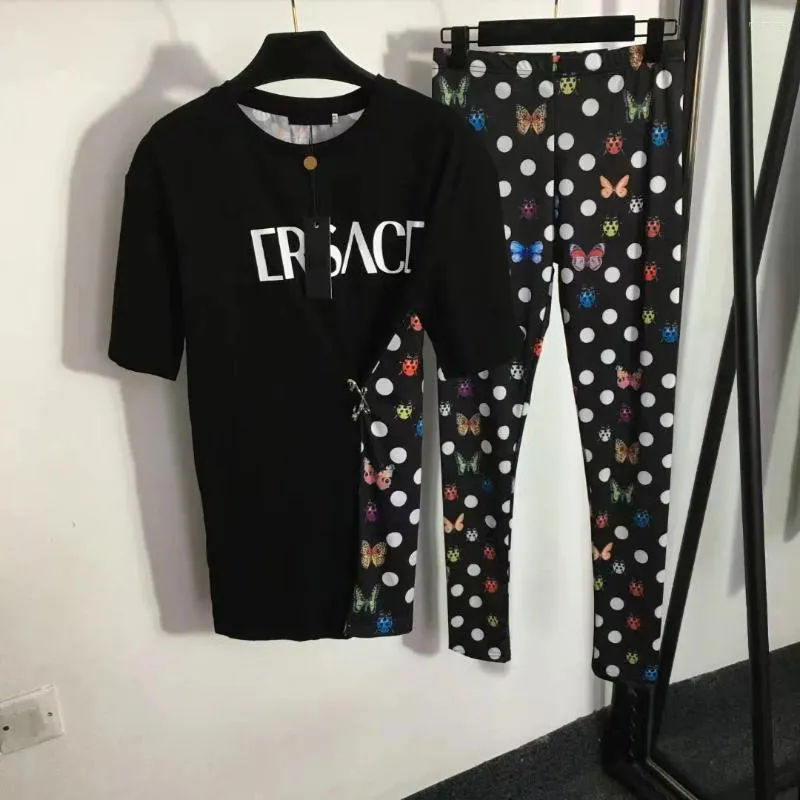 Frauen zwei Stück Hosen Set Schmetterlingskäfer Tupfen Dot Druckstift verschönerte Kurzarm-T-Shirt-Strumpfhosen Leggings Schwarz schwarz