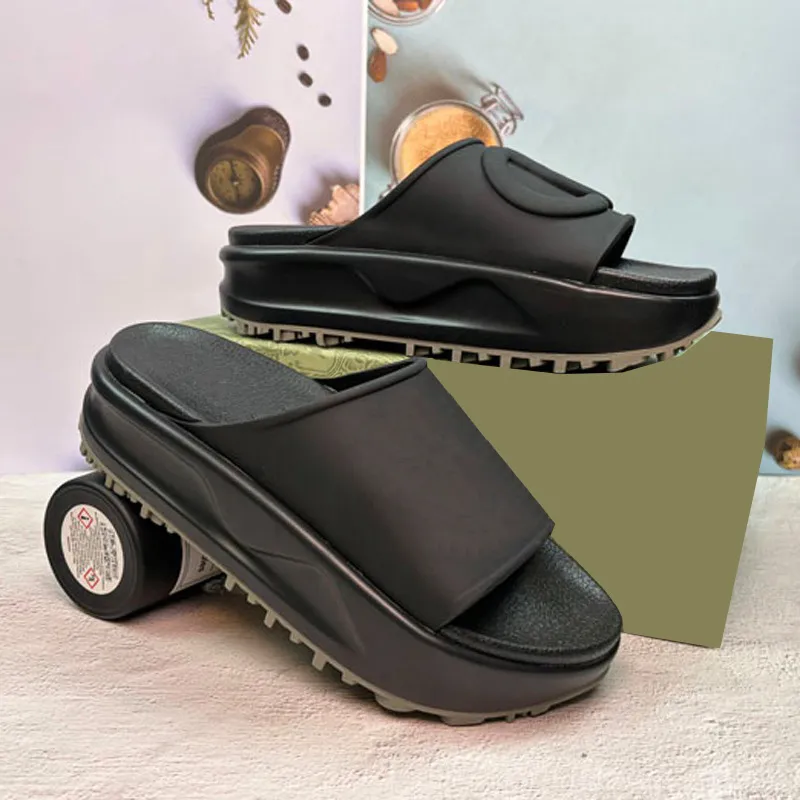 Designer Sandalen Pantoffeln Sommer Männer Frauen Schuhe geformte mehrfarbige Flora -Objektträger geformtes Fußbett in schwarzer Tongummi -Sohle mit geprägter Logo