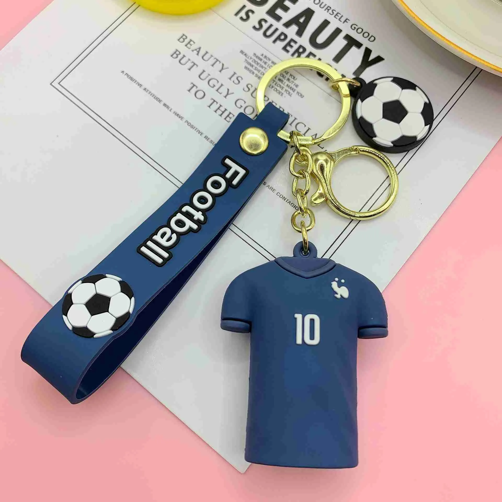 Keychains Lanyards 2022 Qatar Football Star Jersey Doll Keychain Schoolbag Hanger Personaliseerde Creative Soccers -fans Beyring Small Birthday Gift