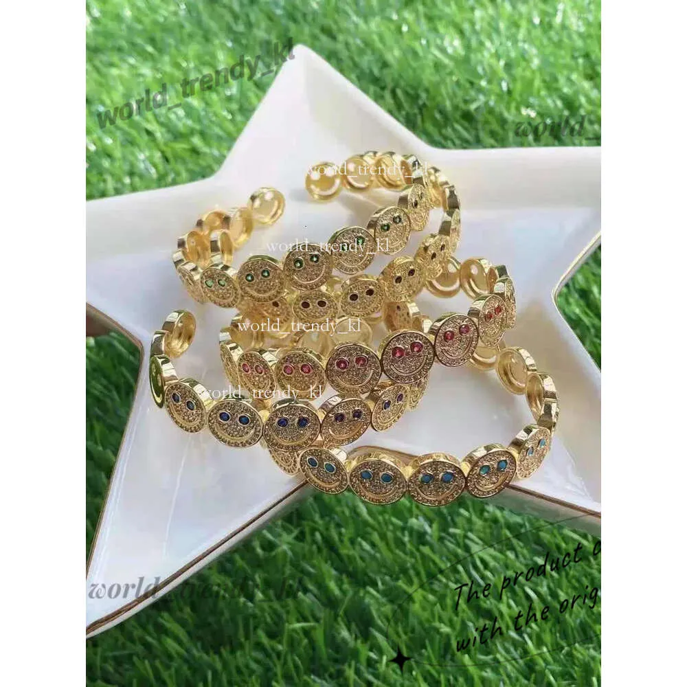 Designer High Quality Luxury Fashion Bangle 1pcs Gold Plated Simple Smile Smiley Face Charm Smile Critter Bracelet 286