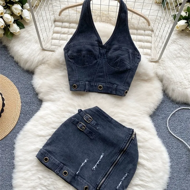 Sirreiny Trend High Street Denim Suits Sleeves Backless Halter Y2K Top Zipper Pleated Mini Skirt Hollow Out Duas peças Conjuntos 240420