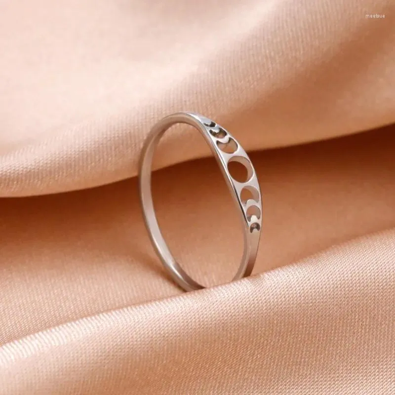 Clusterringe Mode silberne Farbe Einfache Schnitzerei abgerundet und Mondform kleiner Band Stapelbares Versprechen Ring Valentinstag Geschenk